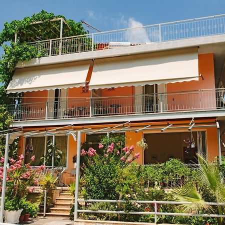 Hotel Loula Rooms And Apartments Kaména Voúrla Eksteriør bilde