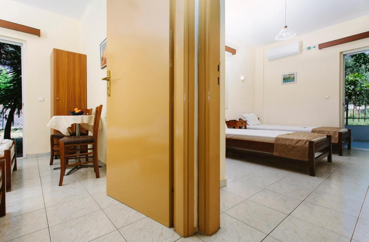 Hotel Loula Rooms And Apartments Kaména Voúrla Eksteriør bilde