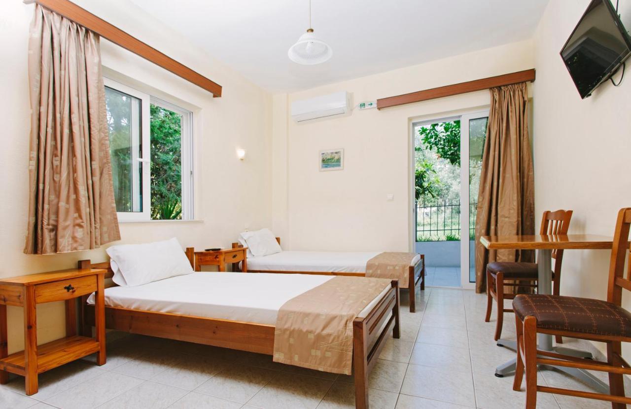 Hotel Loula Rooms And Apartments Kaména Voúrla Eksteriør bilde