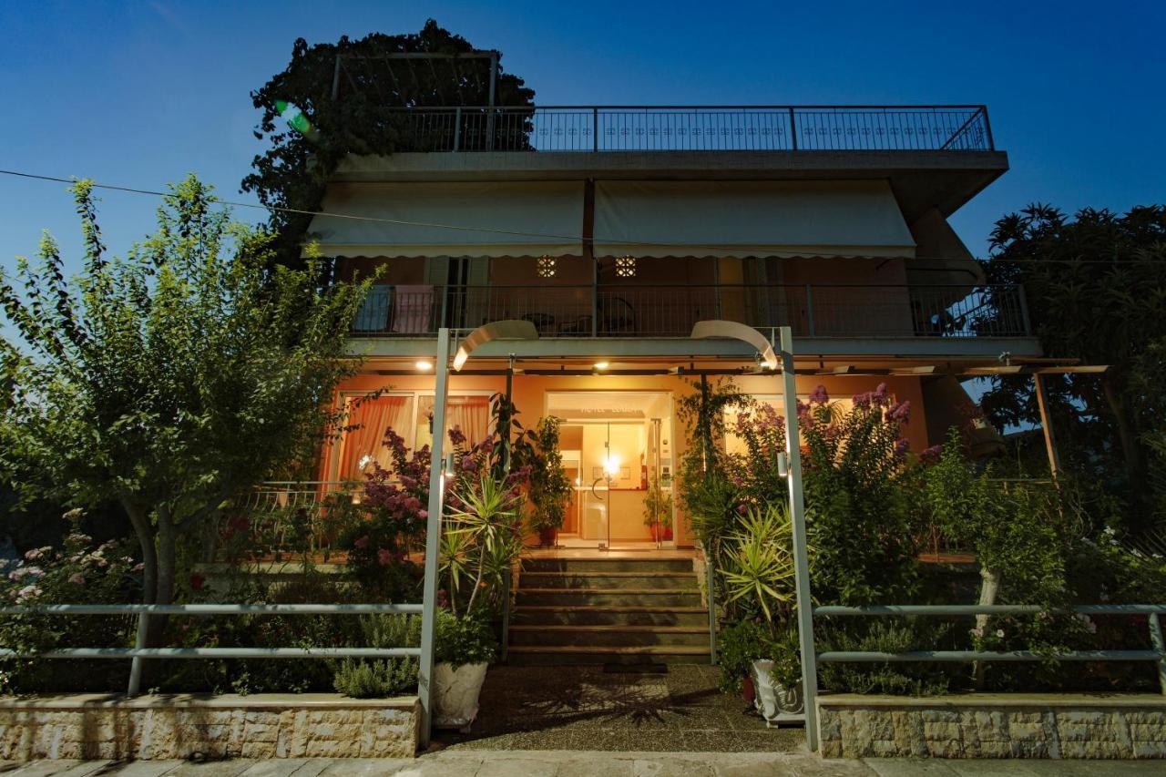Hotel Loula Rooms And Apartments Kaména Voúrla Eksteriør bilde