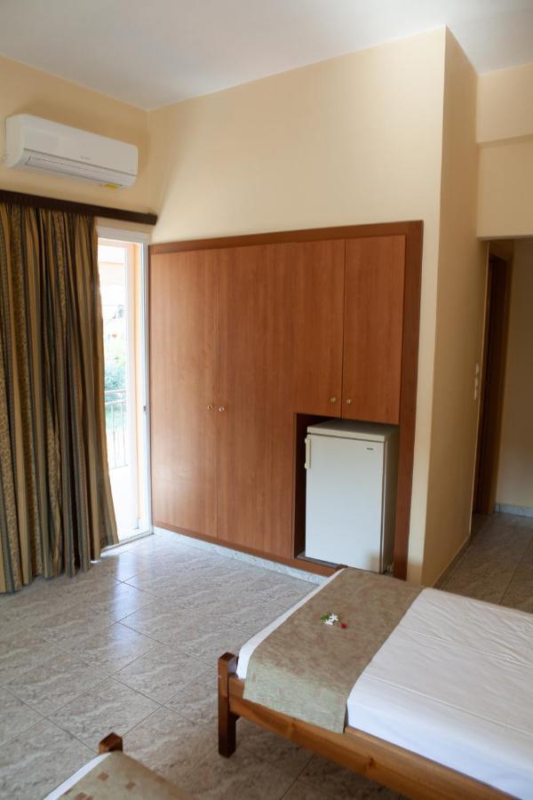 Hotel Loula Rooms And Apartments Kaména Voúrla Eksteriør bilde