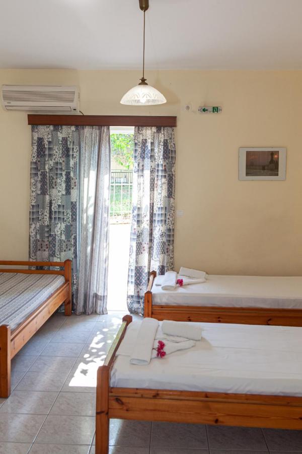 Hotel Loula Rooms And Apartments Kaména Voúrla Eksteriør bilde