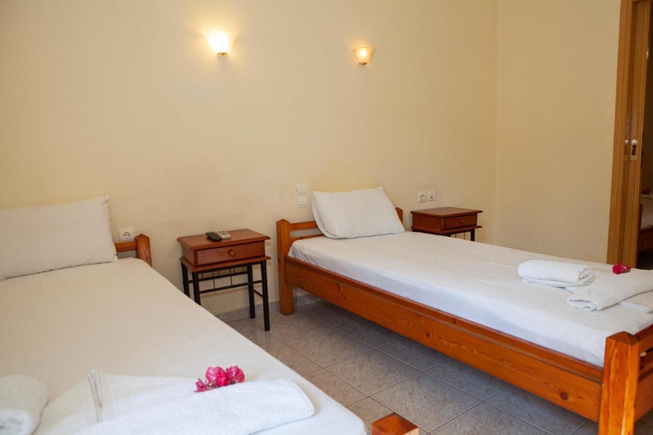 Hotel Loula Rooms And Apartments Kaména Voúrla Eksteriør bilde