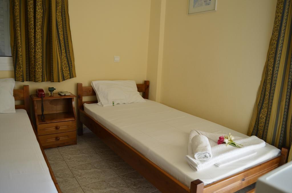 Hotel Loula Rooms And Apartments Kaména Voúrla Eksteriør bilde