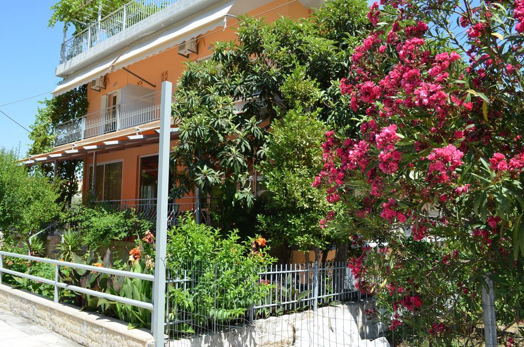 Hotel Loula Rooms And Apartments Kaména Voúrla Eksteriør bilde
