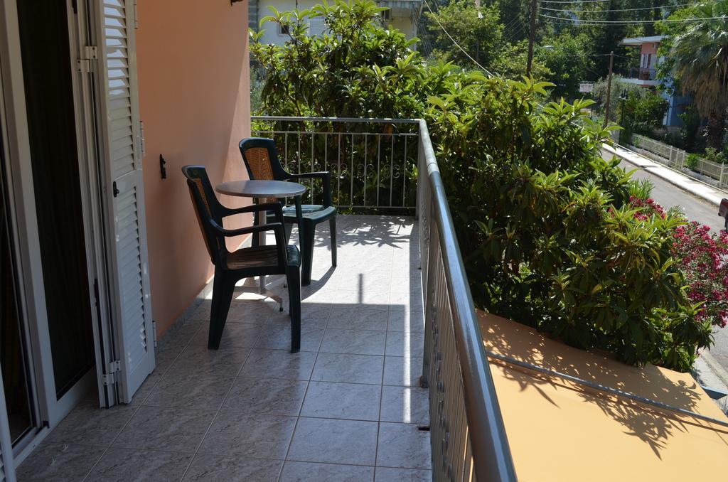 Hotel Loula Rooms And Apartments Kaména Voúrla Rom bilde